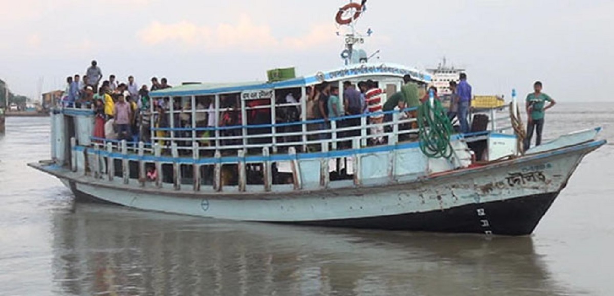 পাটুরিয়া-দৌলতদিয়া নৌরুটে ফেরি ও লঞ্চ চলাচল স্বাভাবিক