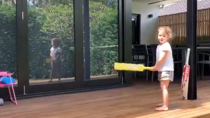 কোহলির মতো ক্রিকেটার হতে চায় ওয়ার্নারের মেয়ে