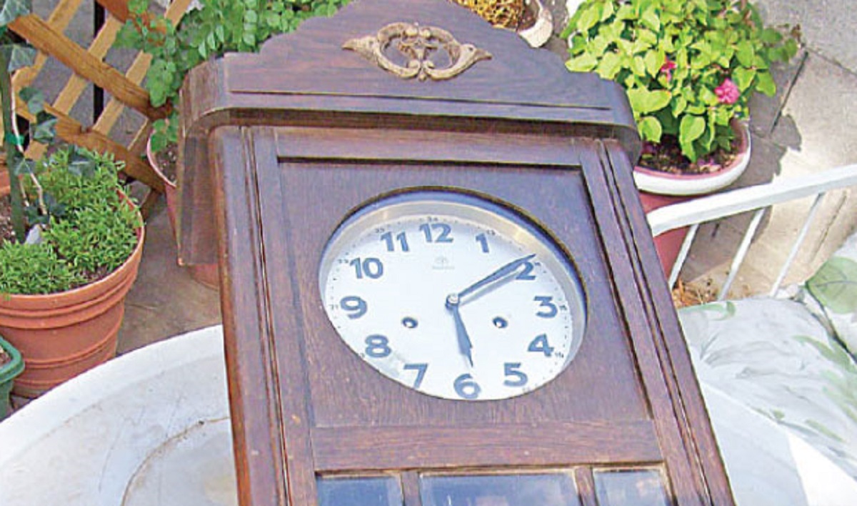 ঘড়ির ভেতর গুপ্তধন!