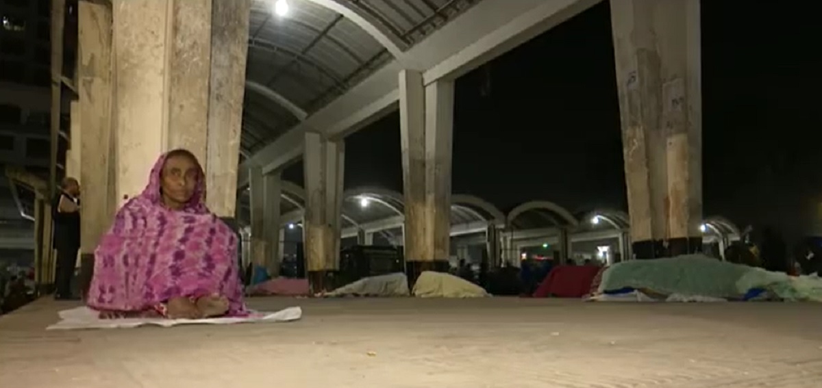 প্রচণ্ড শীতে বিপর্যস্ত রাজধানীর ছিন্নমূল মানুষ