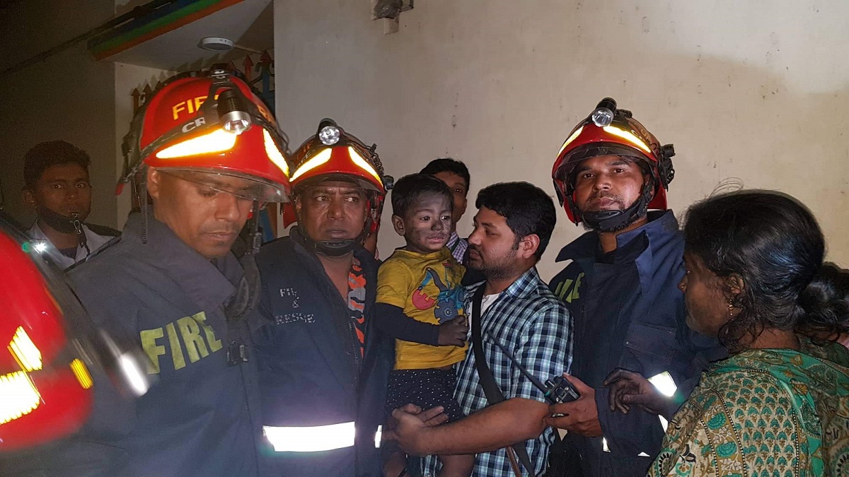 গাজীপুরে গুদামে আগুন