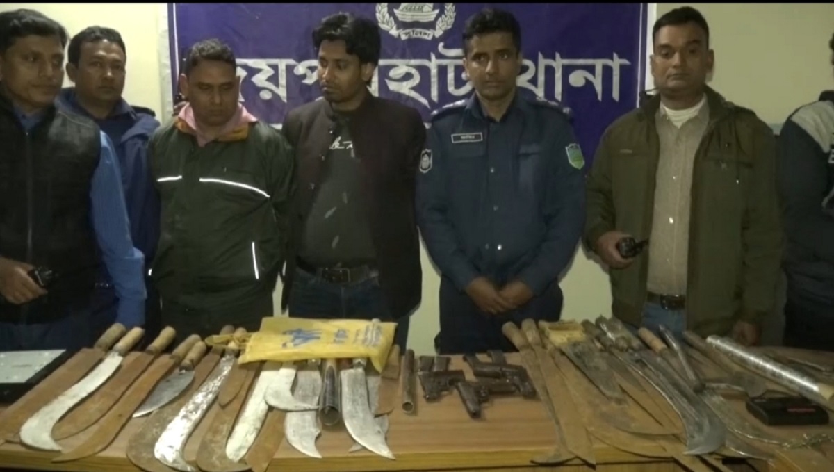 বিদেশি পিস্তল, গুলি, ককটেল ও দেশিয় অস্ত্রসহ আটক ২