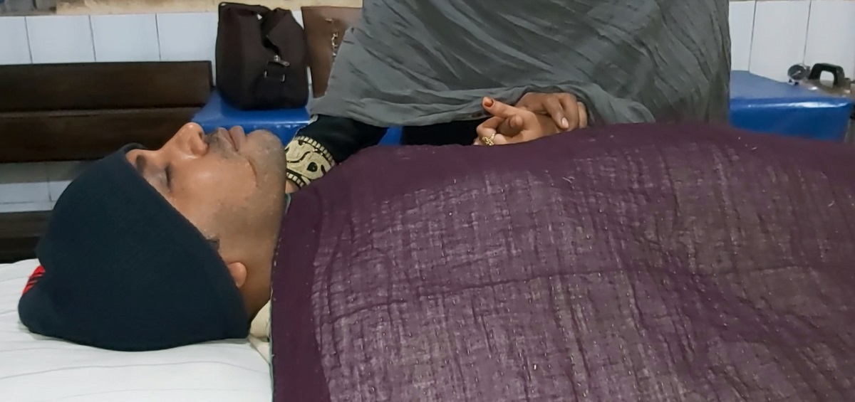 স্ত্রীকে উত্ত্যক্তের প্রতিবাদ করায় স্বামীকে পিটালো বখাটেরা