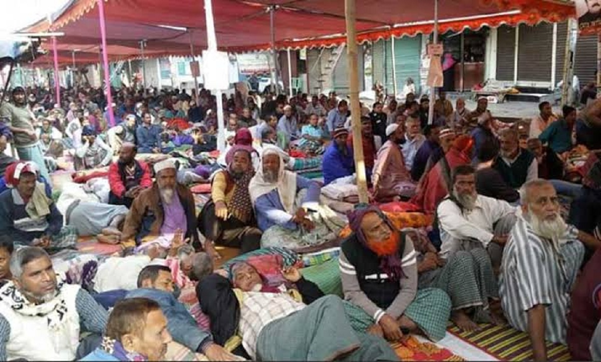 পাটকল শ্রমিকদের আমরণ অনশনের তৃতীয় দিন, অসুস্থ অর্ধশতাধিক