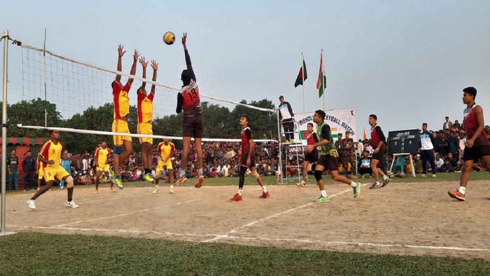 নওগাঁয় বিজিবি- বিএসএফ ভলিবল প্রতিযোগিতা