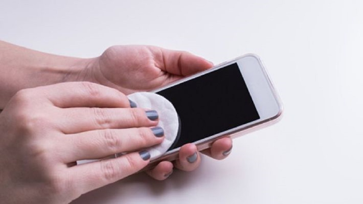 মোবাইল জীবাণুমুক্ত করার সহজ উপায়