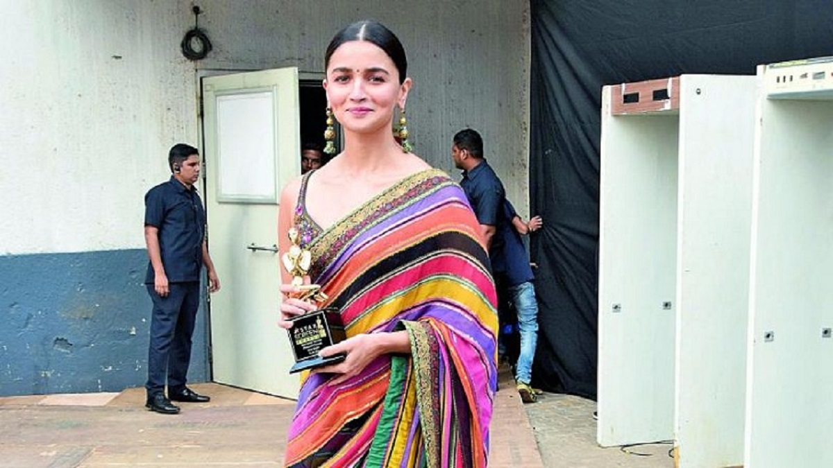 অ্যাওয়ার্ড ফিক্সিংয়ে ফেঁসে গেলেন আলিয়া ভাট! ভিডিও ভাইরাল