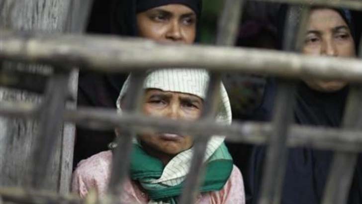 রাখাইনে রোহিঙ্গা গ্রামে সেনাবাহিনীর গোলাবর্ষণ, দুই নারী নিহত