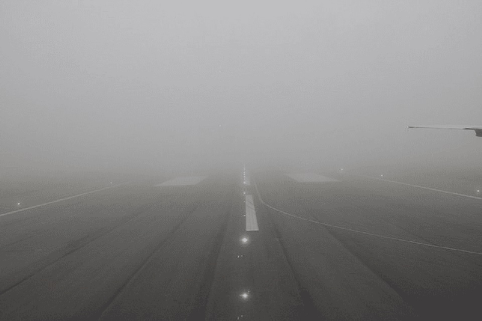 সাড়ে ৬ ঘণ্টা বন্ধ থাকার পর ঢাকায় বিমান চলাচল শুরু