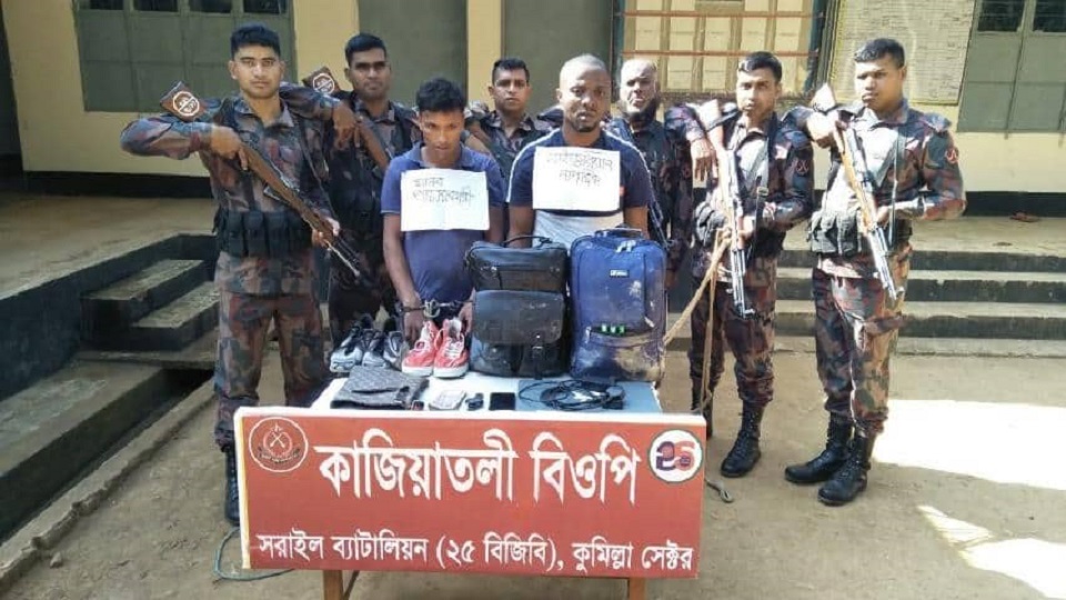 অবৈধভাবে ভারতে প্রবেশ করতে যেয়ে নাইজেরিয়ান নাগরিক আটক