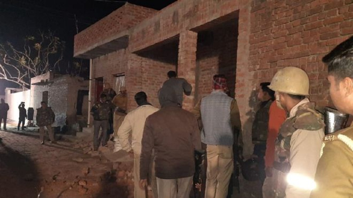 পুলিশের গুলিতে শিশু জিম্মিকারীর মৃত্যু, জনতার গণপিটুনিতে মারা গেলো স্ত্রী