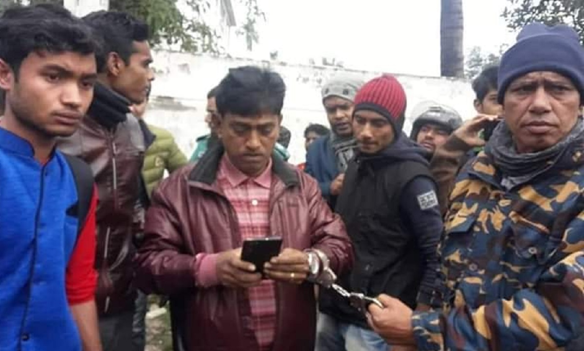 সংবাদ সংগ্রহ করার সময় ৭১ টিভির সাংবাদিককে লাঞ্ছিত