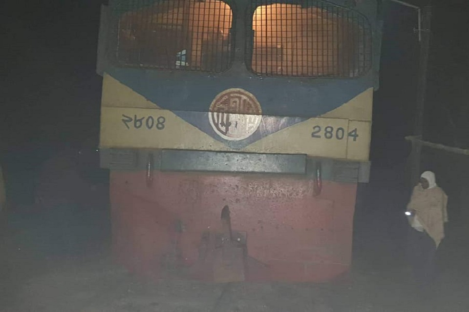 লাইনচ্যুত ট্রেনকে উদ্ধার করতে আসা ট্রেন নিজেই লাইনচ্যুত