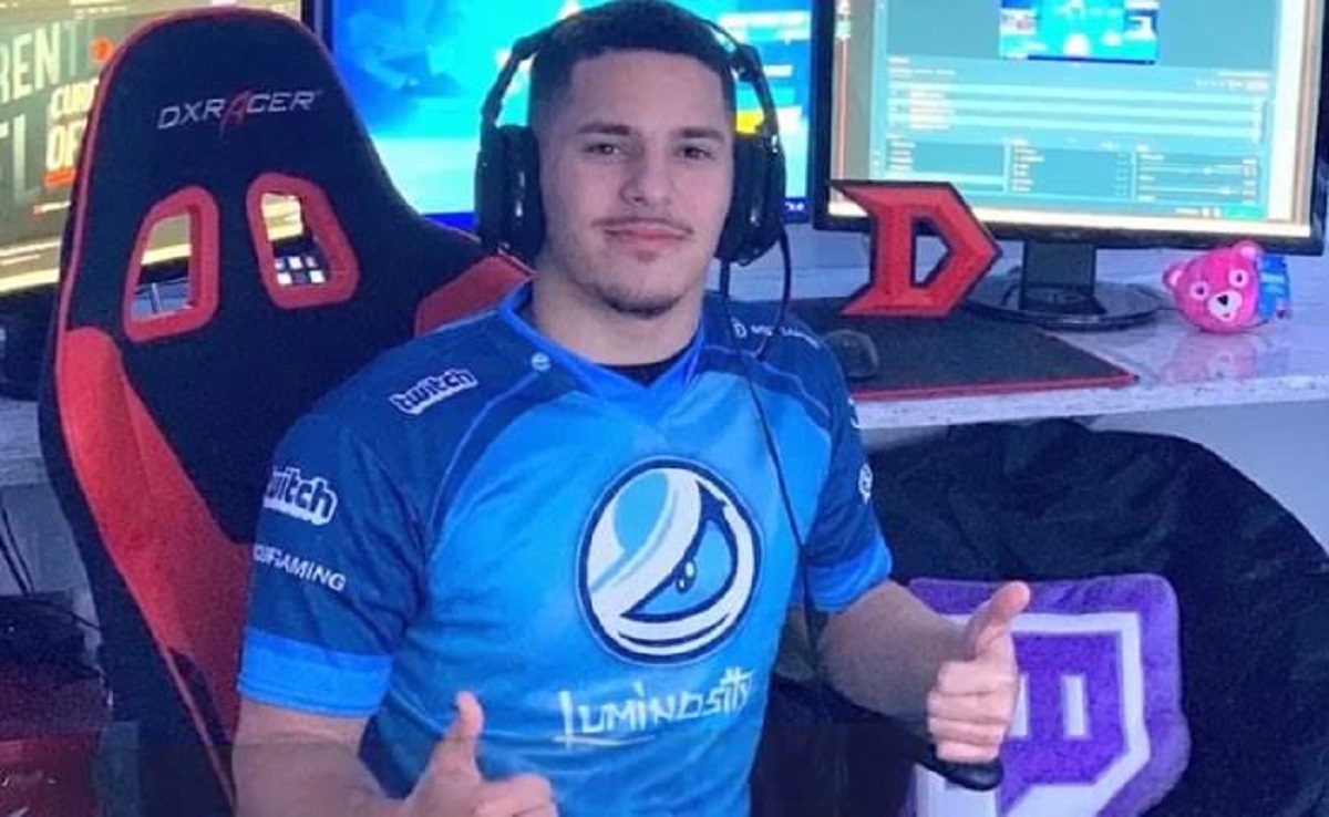 ভিডিও গেম খেলেই বছরে আয় ১৪ লাখ টাকা!