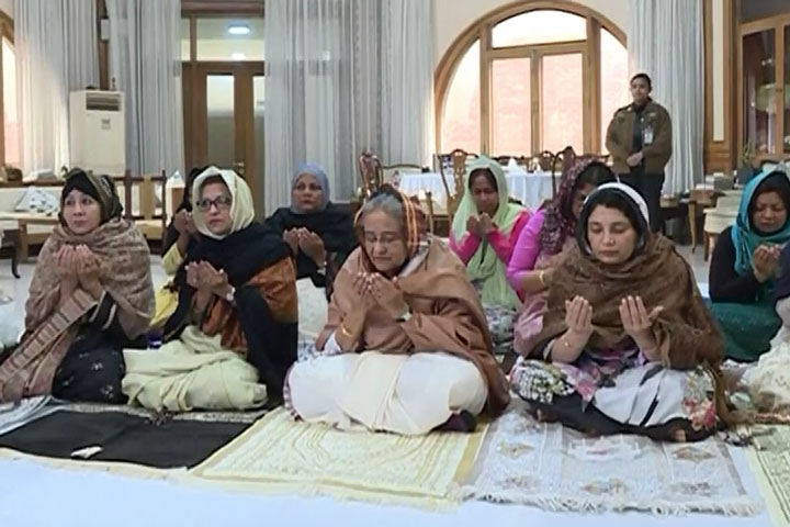 গণভবন থেকে আখেরি মোনাজাতে অংশ নিলেন প্রধানমন্ত্রী