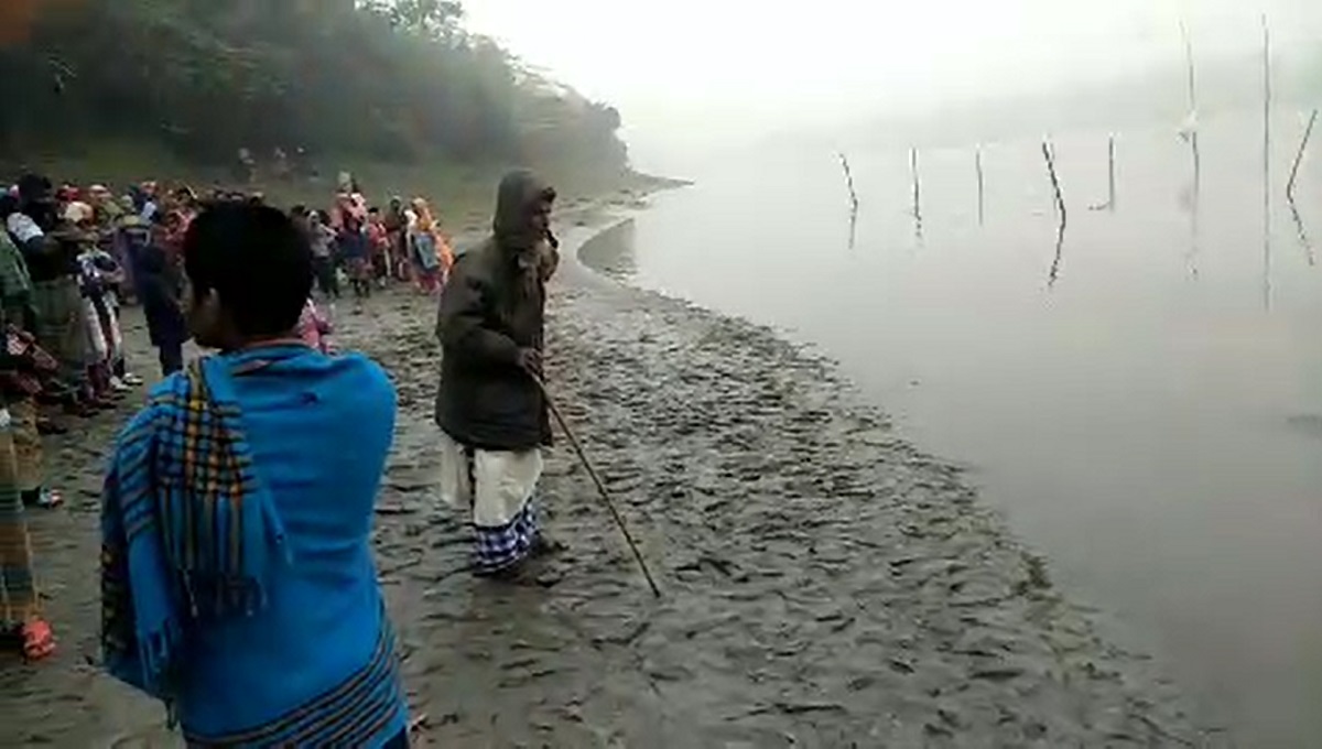 ট্রলার ডুবিতে নিখোঁজ স্কুলছাত্রীর মরদেহ উদ্ধার