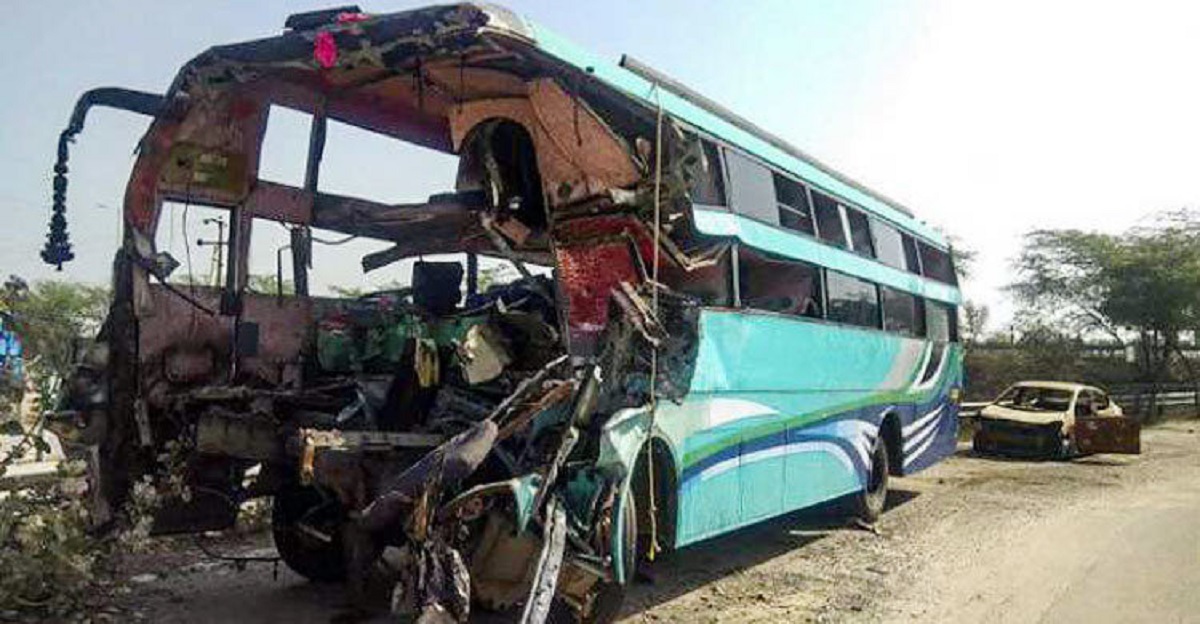 গেল বছর সড়কে প্রাণ গেছে ৫ হাজার ২২৭ জনের