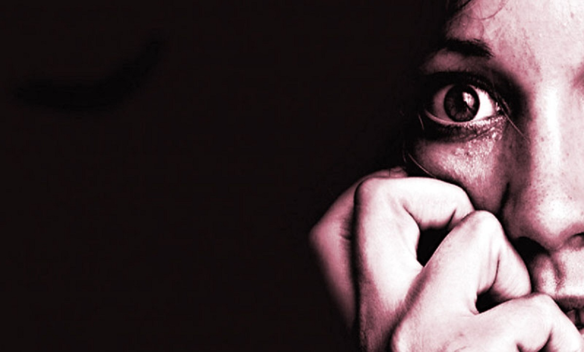 ‘ছেলেটা আমাকে তুলে নিয়ে যাবে, আমাকে বাঁচান’