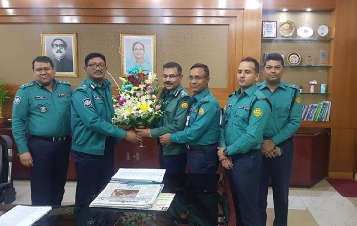 এসোসিয়েশনের নতুন সভাপতিকে পুলিশ কর্মকর্তাদের শুভেচ্ছা