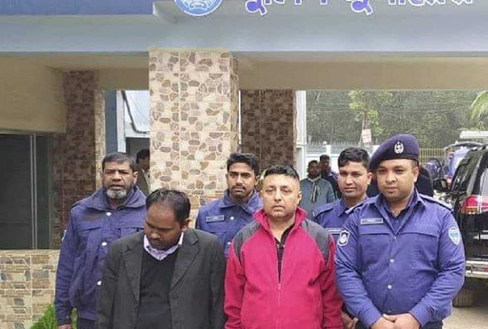 পুলিশের ঊর্ধ্বতন কর্মকর্তা পরিচয়ে প্রতারণা, আটক ১