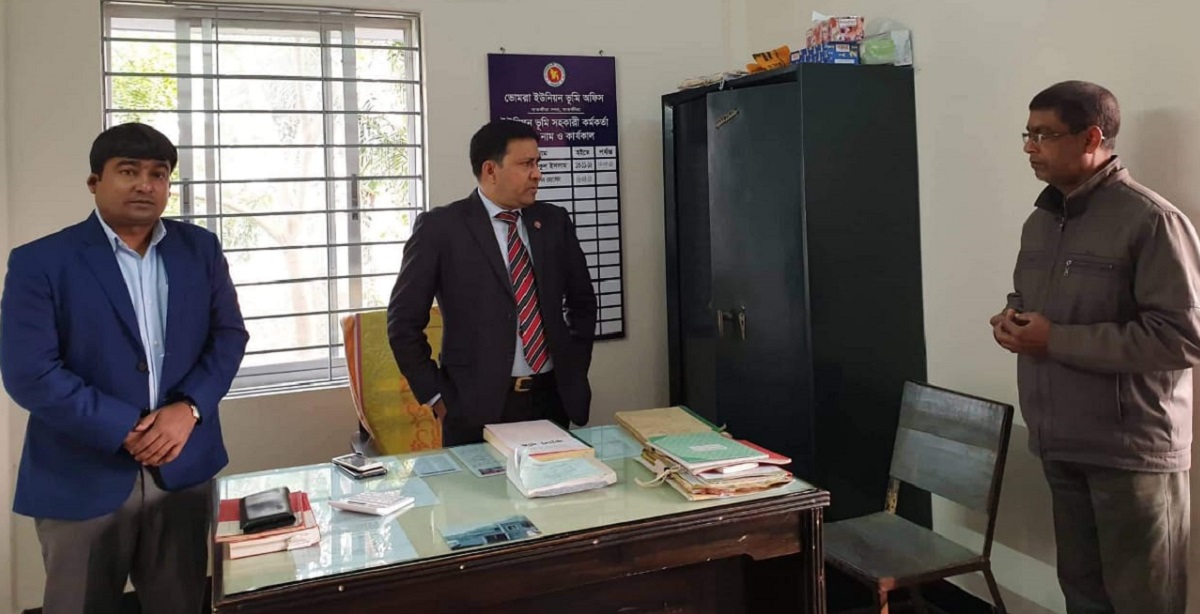 ঘুষ গ্রহণের অভিযোগে ভোমরা ইউনিয়ন ভূমি কর্মকর্তাকে বরখাস্ত