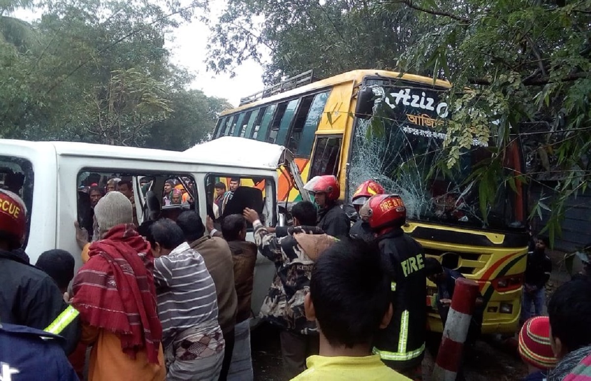 জানাজায় যাওয়ার পথে সড়ক দুর্ঘটনায় নিহত ২