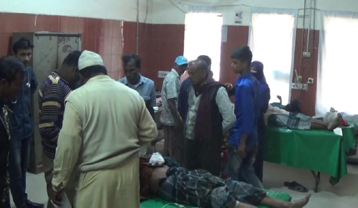 বাস-ট্রাকের সংঘর্ষে হেলপার নিহত