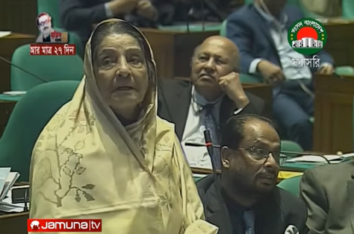 পরিকল্পনামন্ত্রীর জন্য সংসদে কচুরিপানা নিয়ে গেছেন রওশন এরশাদ