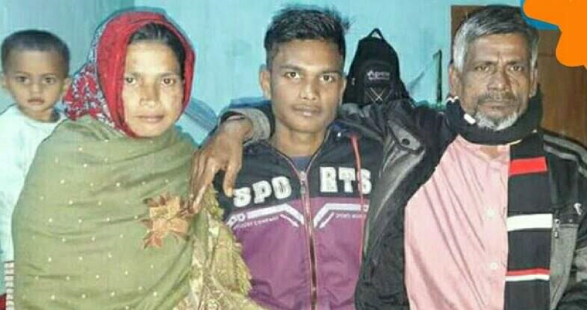 ফেসবুক লাইভের কল্যাণে ১০ বছর পর বাবা-মাকে খুঁজে পেল শফিক