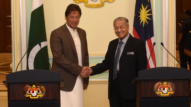 মোদির রোষানল: মাহাথিরের দিকে হাত বাড়ালেন ইমরান খান