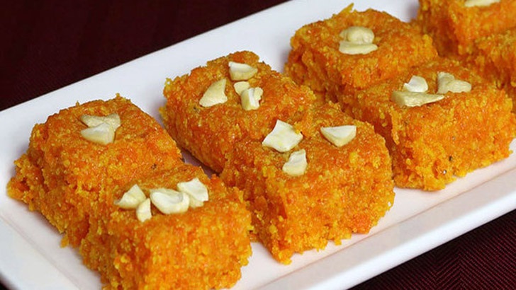 ঘরেই তৈরি করুন গাজর পেঁপের হালুয়া