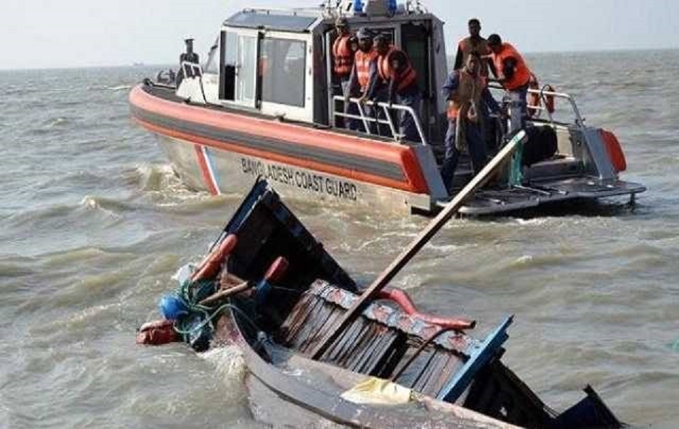 সেন্টমার্টিনে রোহিঙ্গাবাহী ট্রলারডুবি, ১৫ জনের মরদেহ উদ্ধার