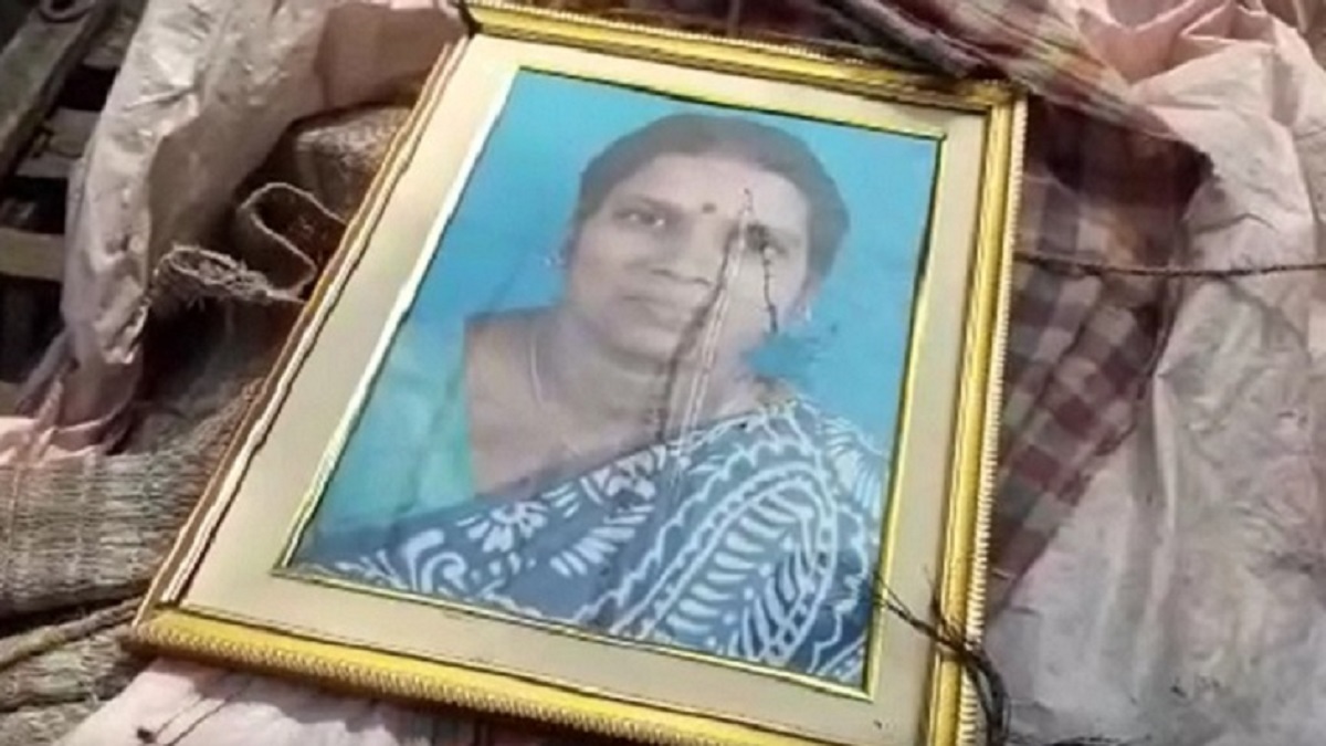 স্ত্রীর ছবি গলায় ঝুলিয়ে স্বামীর আত্মহত্যা