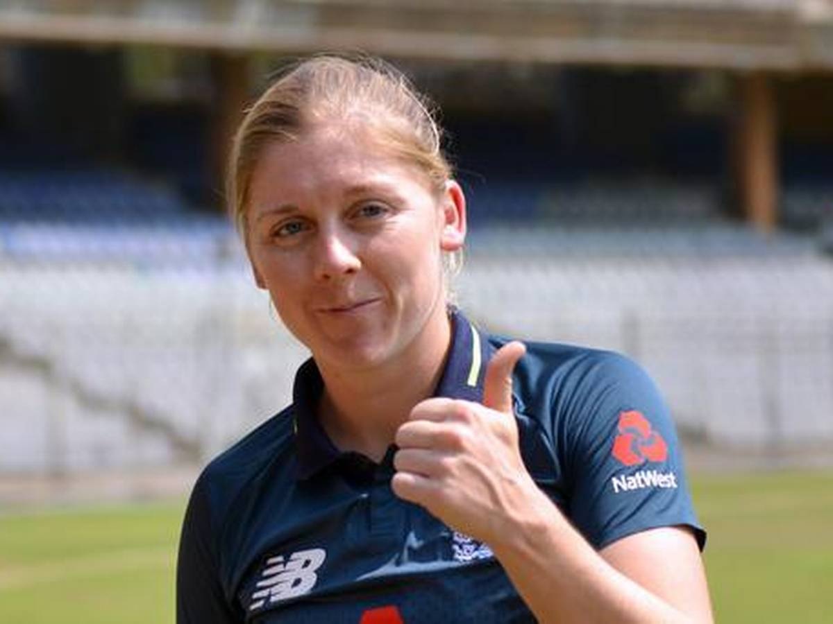 বাড়ি বাড়ি ঔষধ পৌঁছে দিচ্ছেন ইংল্যান্ডের নারী ক্রিকেটার হিদার