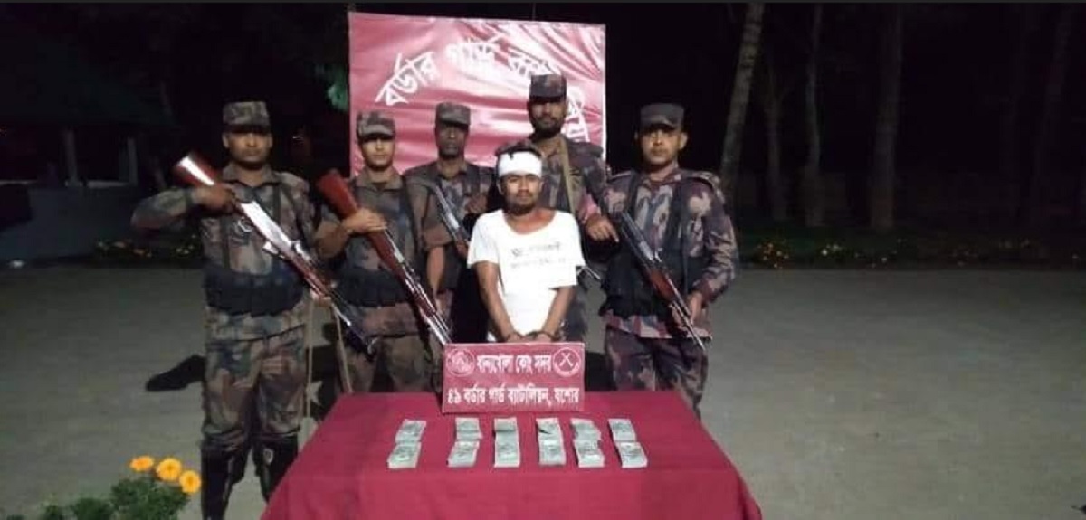 বেনাপোল সীমান্তে ১ লাখ ২০ হাজার মার্কিন ডলারসহ আটক ১