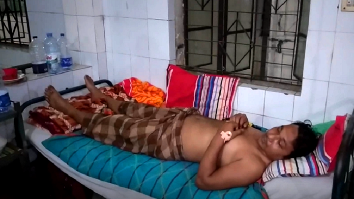 মাস্ক না পরায় পিটিয়ে রক্তাক্ত করার অভিযোগ পুলিশের বিরুদ্ধে