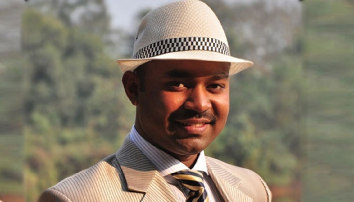 চিত্রনায়ক কাজী মারুফ ও তার স্ত্রীর করোনা আক্রান্তের খবর দিয়েছেন কাজী হায়াৎ