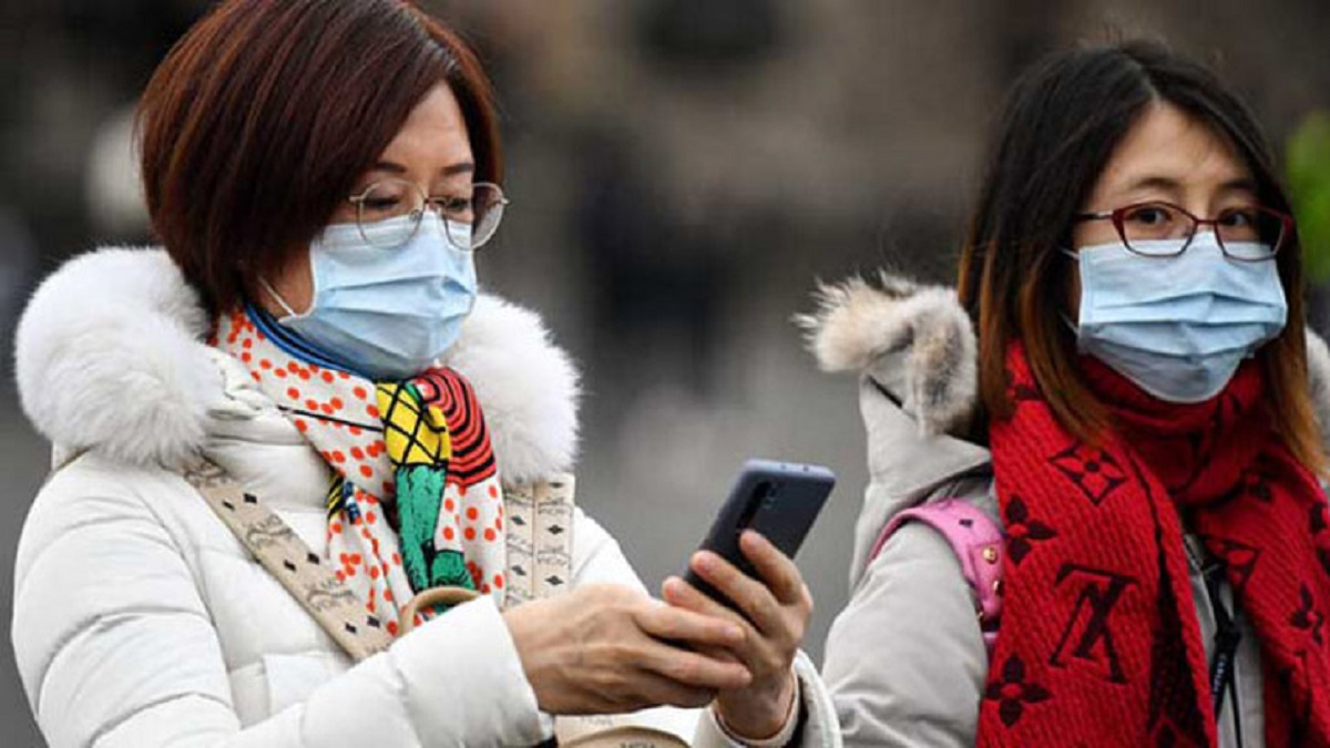 মোবাইল থেকে ছড়াতে পারে করোনাভাইরাস