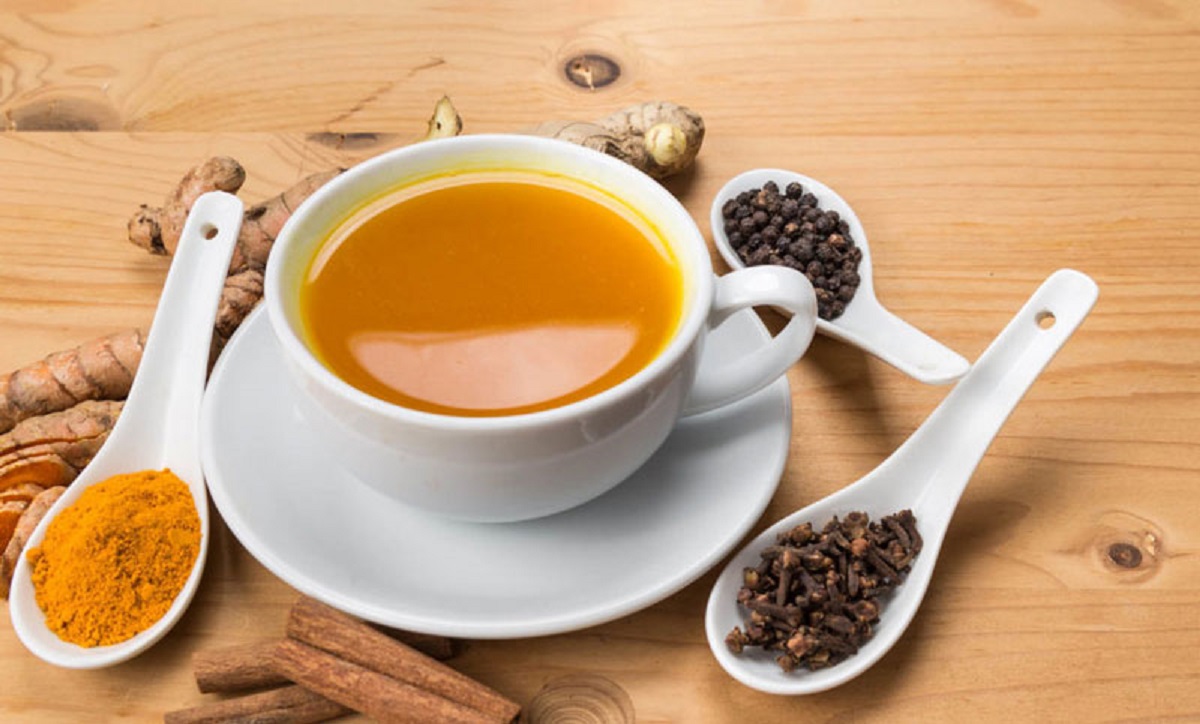 এক চিমটে হলুদ মেশানো চা পানে যেসব উপকার