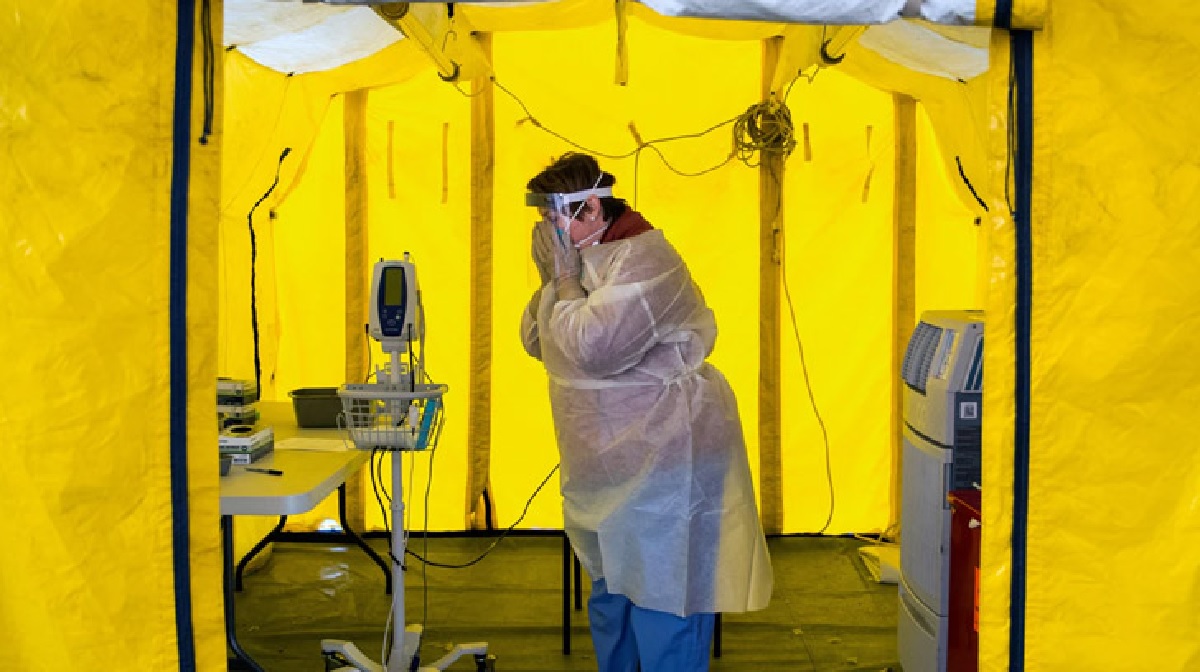 বাতাসে ৩ ঘণ্টা, প্লাস্টিক ও স্টিলে ৩ দিন বেঁচে থাকে করোনাভাইরাস