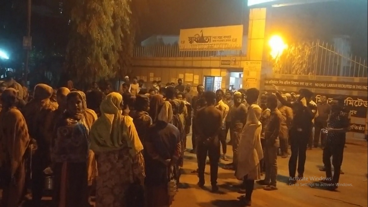 গাজীপুরে শ্রমিক অসন্তোষ, মহাসড়ক অবরোধ