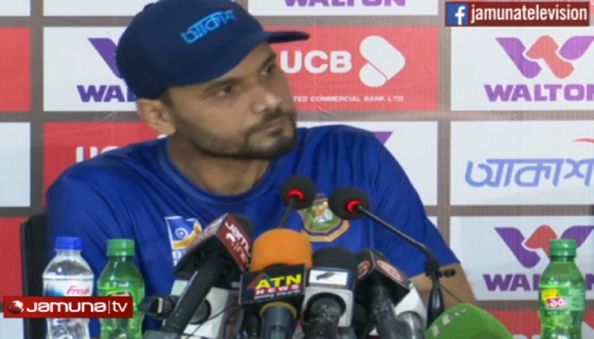 হঠাৎই অধিনায়কত্ব ছেড়ে দেয়ার ঘোষণা মাশরাফীর