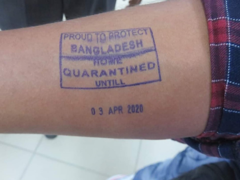 হোম কোয়ারেন্টাইন্ডদের সিল মেরে চিহ্নিত করে দিচ্ছে বিমানবন্দর কর্তৃপক্ষ