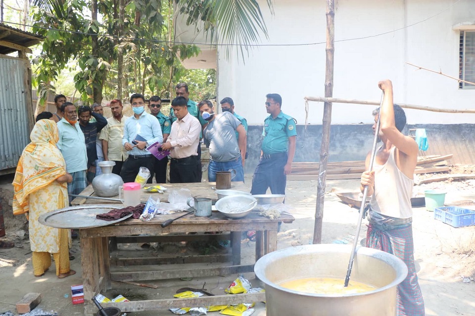 বরিশালে হোম কোয়ারেন্টাইন না মানায় ২ প্রবাসীকে জরিমানা, সামাজিক অনুষ্ঠান বন্ধ