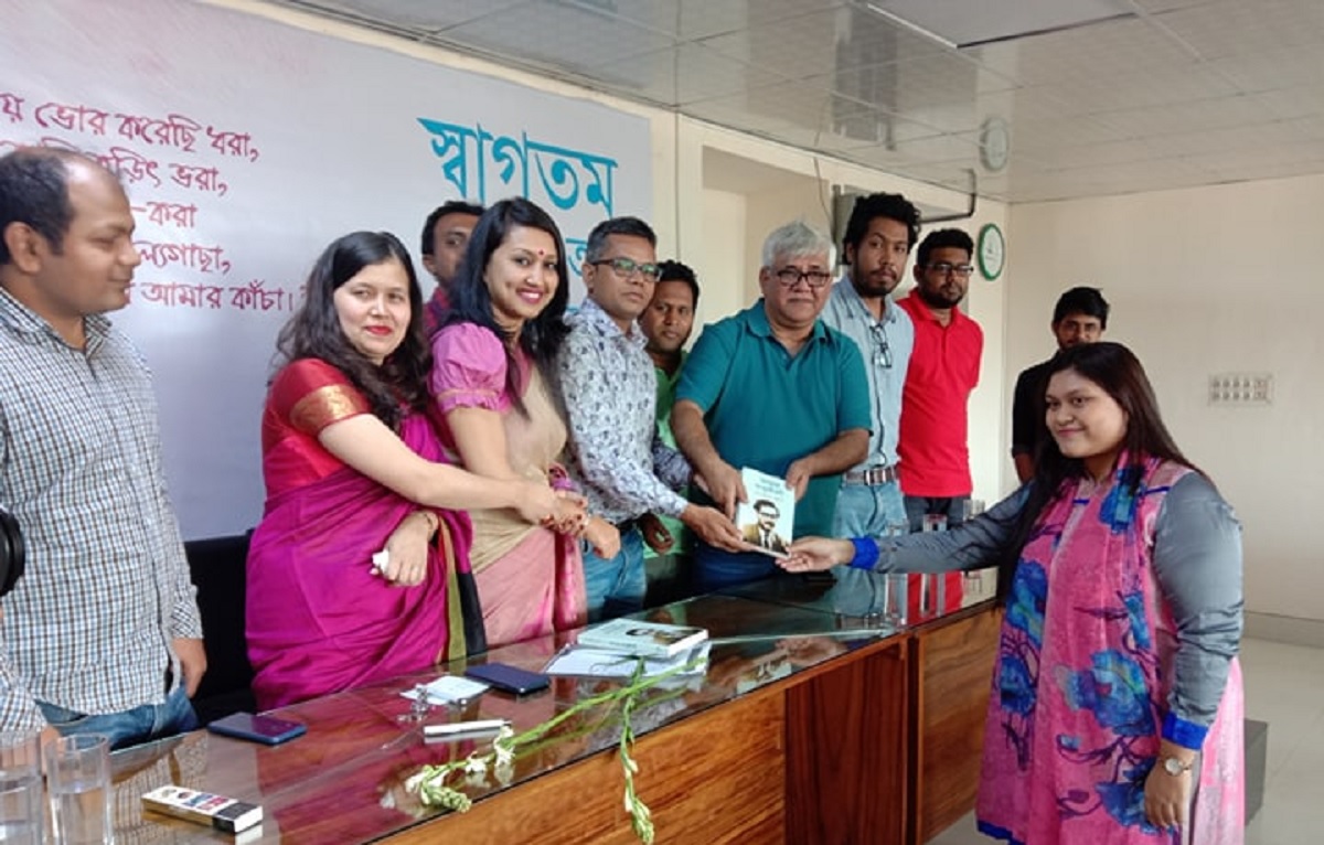 জাবিতে বঙ্গবন্ধুর ‘অসমাপ্ত আত্মজীবনী’ দিয়ে নবীন বরণ