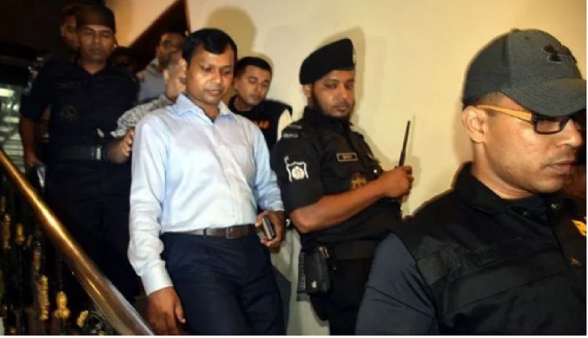 চকবাজারে র্যাবের অভিযানে বিপুল পরিমাণ নকল প্রসাধনী জব্দ