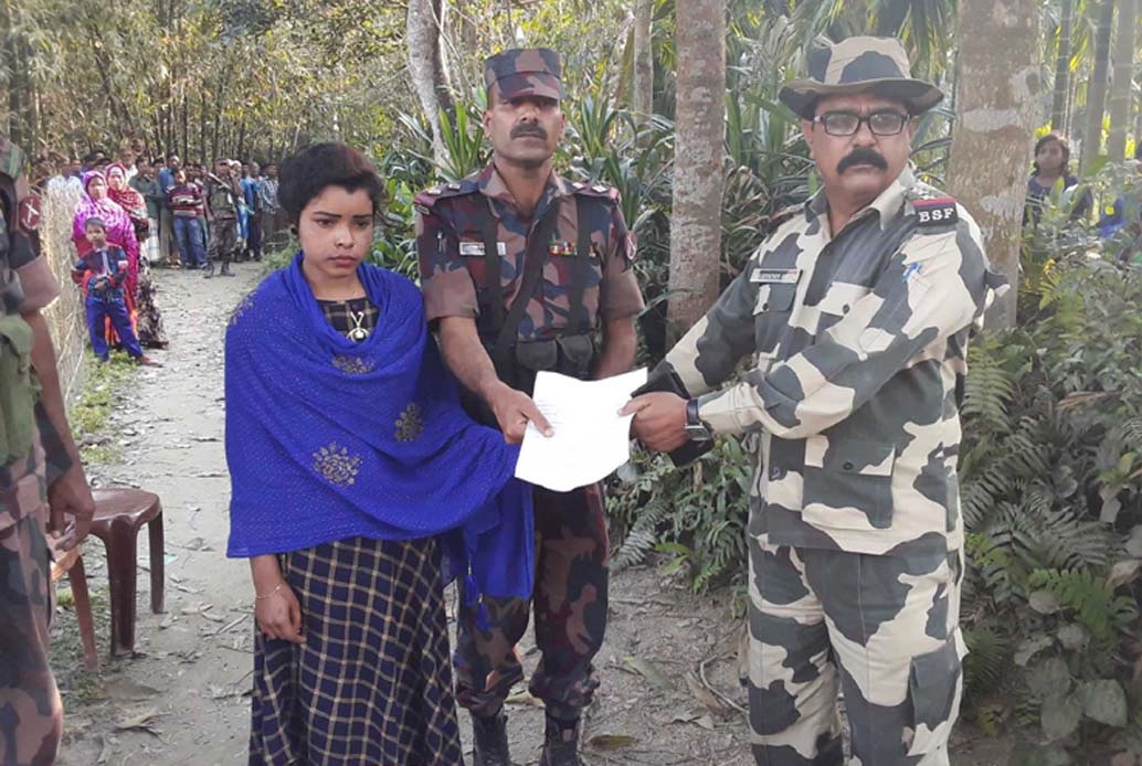 প্রেমের টানে সীমান্ত পেরিয়ে আসা তরুণীকে বিএসএফের কাছে হস্তান্তর