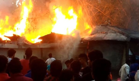 মিরপুরে ঝুটপট্টিতে আগুন, নিয়ন্ত্রণে ১০ ইউনিট