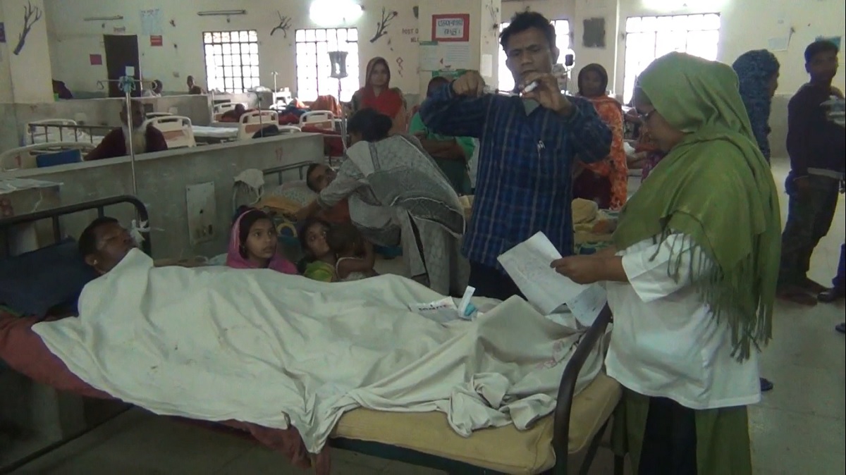 ভুত ছাড়ানোর নামে কবিরাজের দেয়া আগুনে দগ্ধ যুবক, লড়ছে মৃত্যুর সাথে