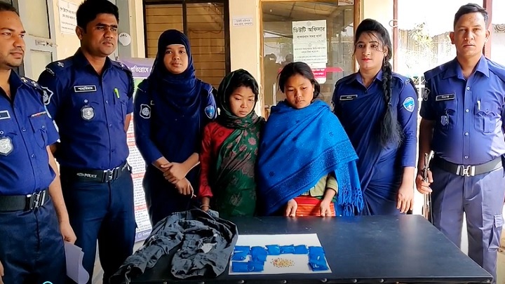 বান্দরবানে ২৬শ পিস ইয়াবাসহ দুই নারী আটক
